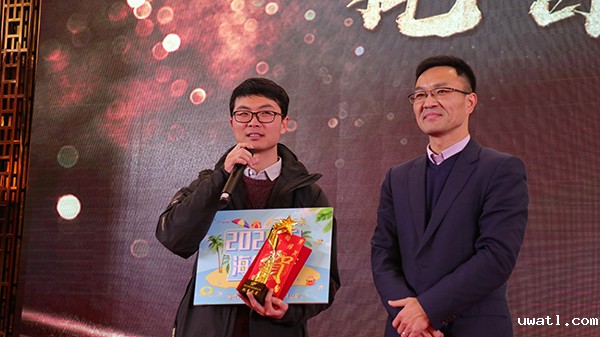 点点电脑先进团队与个人的颁奖瞬间(部分) 点点电脑先进团队与个人的颁奖瞬间(部分)