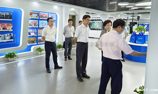 浙江省科技厅副厅长吴卿、台盟省委会主委陈清莉一行赴点点电脑调研考察