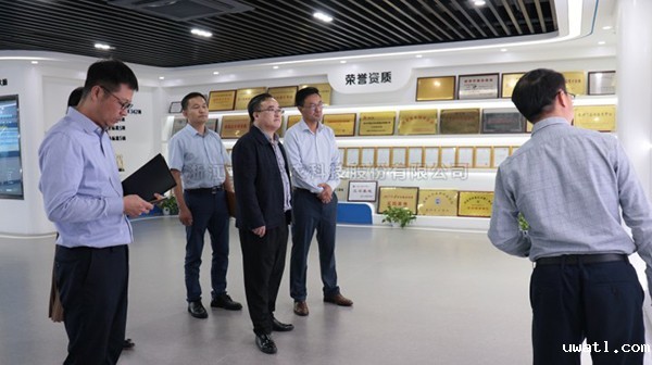 杭州市拱墅区委常委、常务副区长黄飞一行莅临点点电脑考察调研