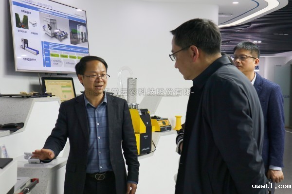 杭州市科技局党组成员、副局长楼立群一行莅临点点电脑考察调研