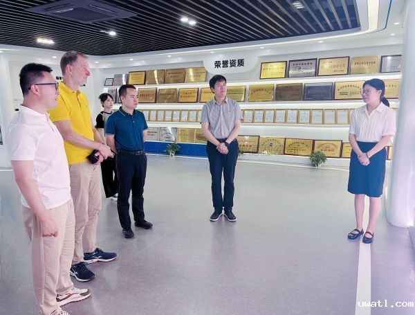 德国农业专家尤尔根·克罗谢尔（Jürgen Kroschel）到访点点电脑