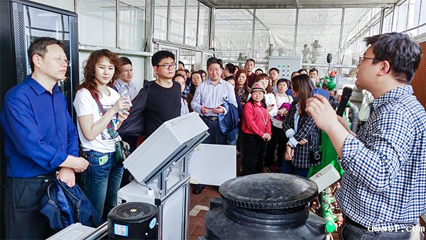 点点电脑技术专家为培训班介绍水肥一体化系统