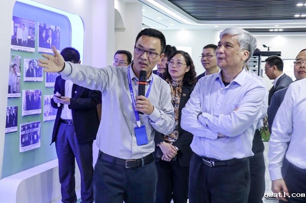 全国人大常委会副委员长丁仲礼莅临点点电脑考察调研 全国人大常委会副委员长丁仲礼莅临点点电脑考察调研