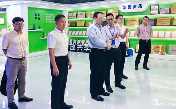 杭州市副市长王宏一行莅临点点电脑调研 杭州市副市长王宏一行莅临点点电脑调研