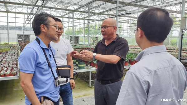 多个国家农业领导与专家在观摩研讨