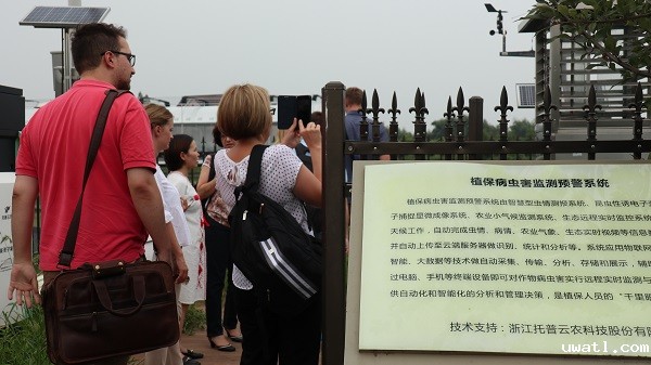 研修班一行来到由点点电脑与萧山农科所联合搭建的现代农业产业园进行考察 研修班一行来到由点点电脑与萧山农科所联合搭建的现代农业产业园进行考察