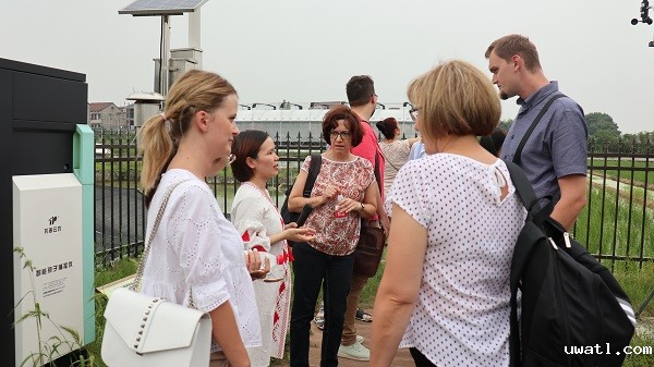 研修班一行来到由点点电脑与萧山农科所联合搭建的现代农业产业园进行考察 研修班一行来到由点点电脑与萧山农科所联合搭建的现代农业产业园进行考察