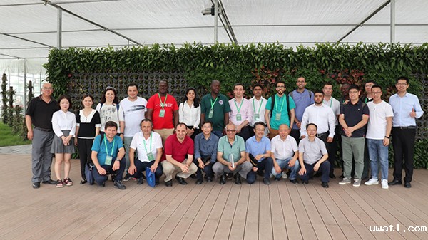 7月，FAO考察团在点点电脑现代农业产业园合影留念