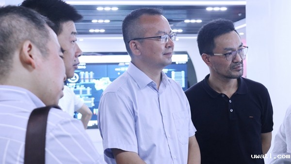 杭州市科技局局长赵喜凯一行莅临点点电脑考察调研