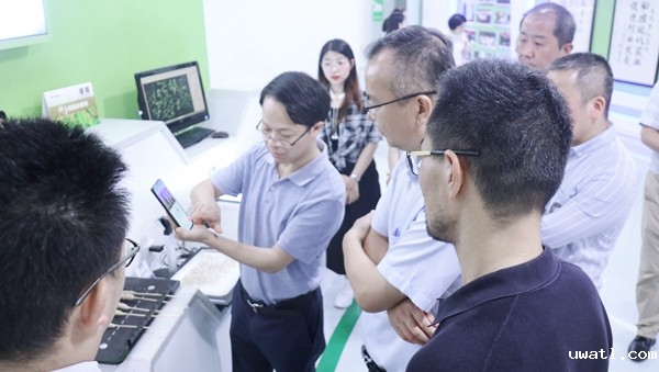 杭州市科技局局长赵喜凯一行莅临点点电脑考察调研1 杭州市科技局局长赵喜凯一行莅临点点电脑考察调研1