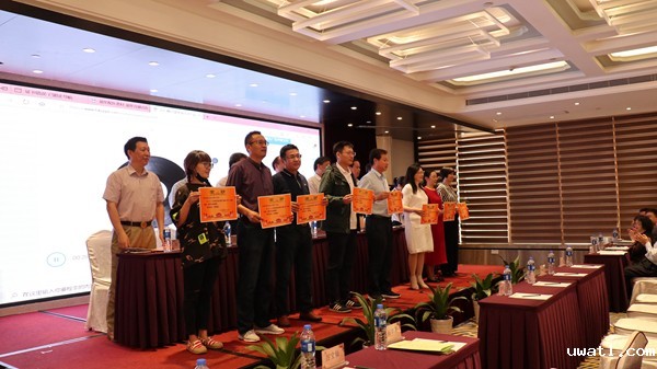 表彰先进集体和先进个人 表彰先进集体和先进个人