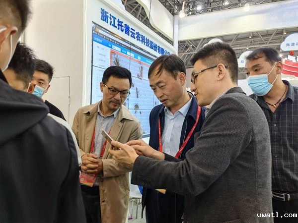 参观领导现场体验见虫APP 参观领导现场体验见虫APP