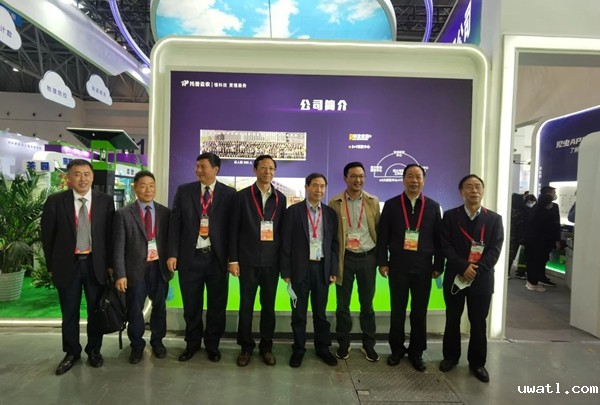 中国工程院康振生院士、全国农技中心王福祥副主任、农技推广协会陈生斗会长、重庆市农工委袁德胜委员、全国农技中心王凤乐首席专家等领导一行在点点电脑展位合影 中国工程院康振生院士、全国农技中心王福祥副主任、农技推广协会陈生斗会长、重庆市农工委袁德胜委员、全国农技中心王凤乐首席专家等领导一行在点点电脑展位合影