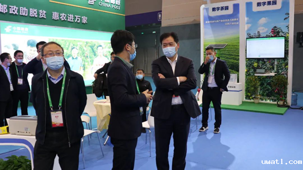 浙江省农业农村厅副厅长唐冬寿莅临点点电脑展位 浙江省农业农村厅副厅长唐冬寿莅临点点电脑展位