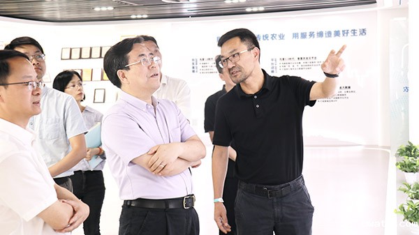 应义斌教授一行参观点点电脑数字三农展厅 应义斌教授一行参观点点电脑数字三农展厅