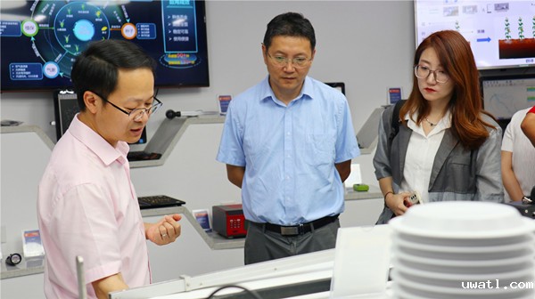 王建军一行参观点点电脑数字展厅 王建军一行参观点点电脑数字展厅