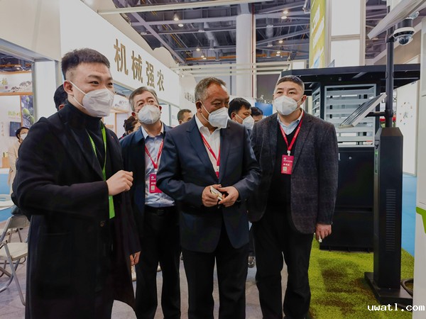 1673413422898060.jpg 吉林省农业农村厅副厅长麦朝(右二),长春市农业农村局副局长孔翔(左二)_副本.jpg