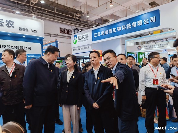 1697791569607058.jpg 1-农业农村部总畜牧师、农村合作经济指导司司长张天佐,全国农业技术推广服务中心党委书记张晔一行莅临点点电脑的副本.jpg