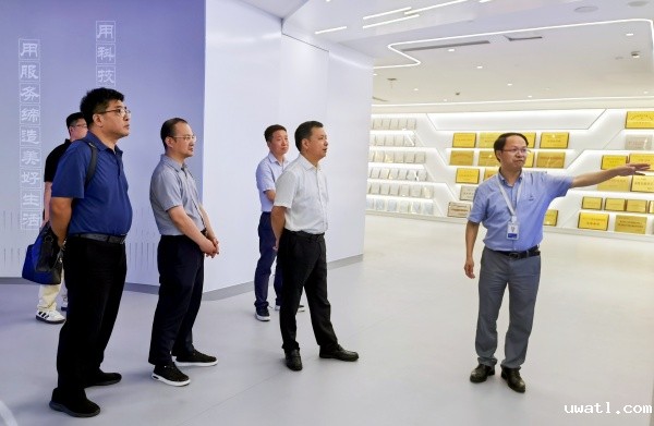 鲍一飞调研_副本.jpg